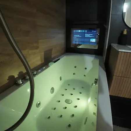 Apartment T3 Balneo, Relax Et Plancha & Parking