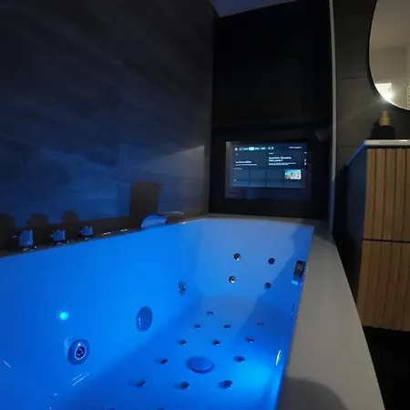 T3 Balneo, Relax Et Plancha & Parking Apartment *